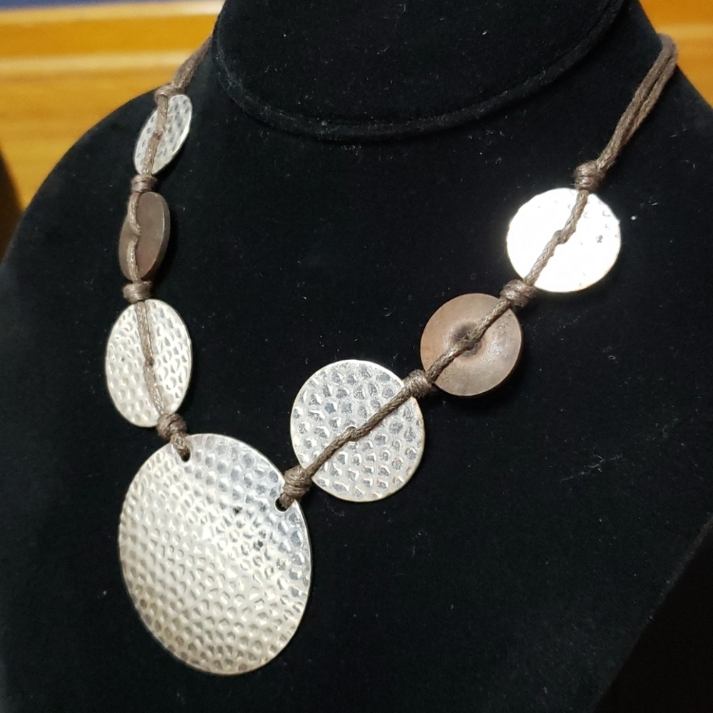 Large Hammered Metal Disc Statement Necklace - image 5